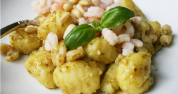 6. Gnocchi al pesto, gamberetti e pinoli