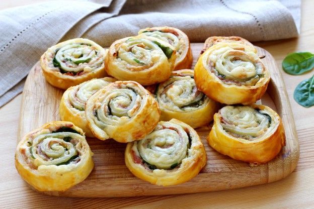 4. Rotolini di pasta sfoglia prosciutto e formaggio