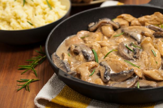 Petto di pollo spadellato con champignon