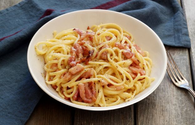 Aggiungere la panna alla Carbonara