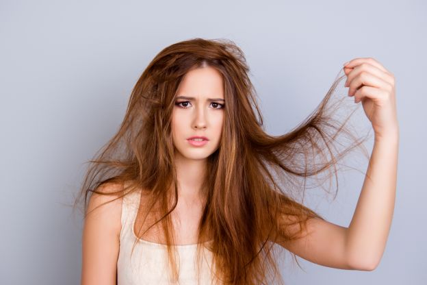 Capelli secchi che si spezzano