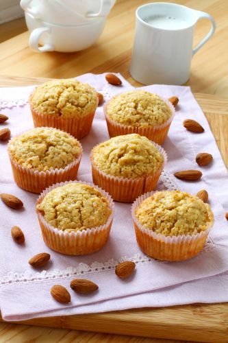 Muffin al latte di mandorle e mele