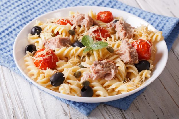 Pasta alla puttanesca di tonno