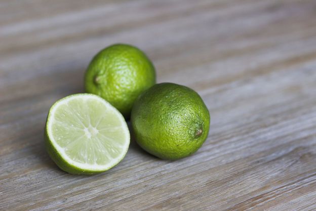 Approfitta del doppio del succo limoni e altri agrumi