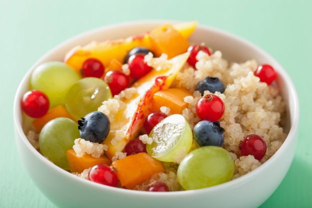 Insalata di frutta e quinoa