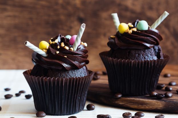 7. CUPCAKE AL CIOCCOLATO con GLASSA DI CIOCCOLATO