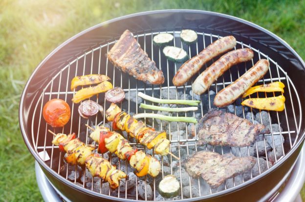 un barbecue con gli amici