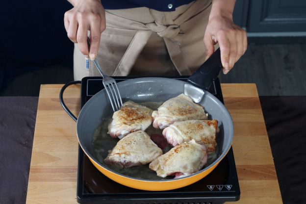 Mettere troppa carne (o pollo) in una padella