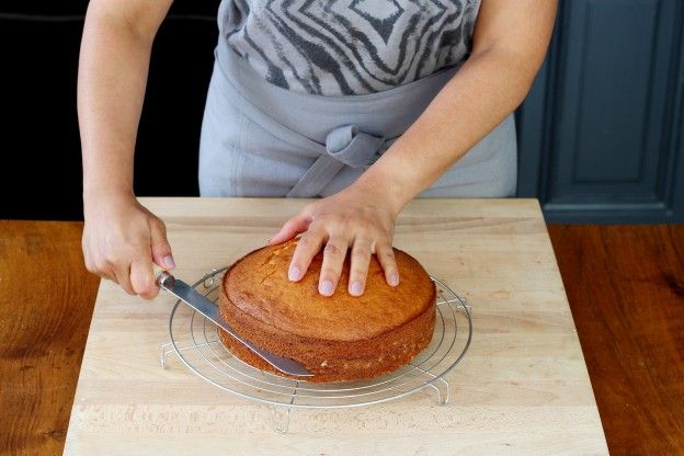 Tagliate la torta in due