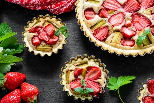 5. Crostata di rabarbaro e fragole