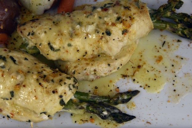 43. Petti di pollo ripieni di asparagi