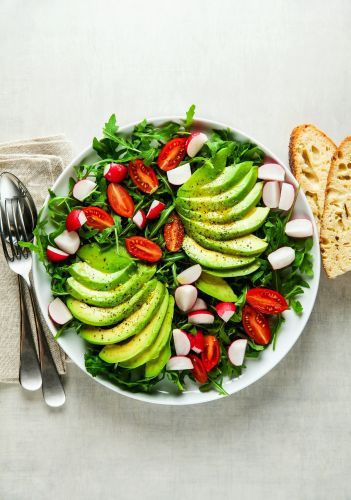 INSALATA AVOCADO E RAVANELLI