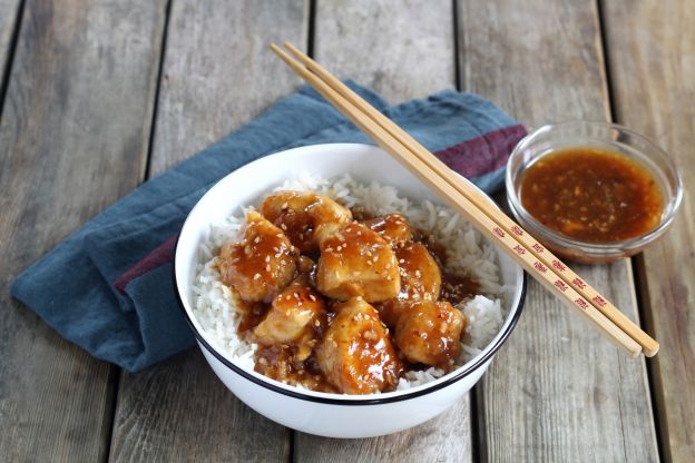 Pollo caramellato alla salsa piccante sriracha