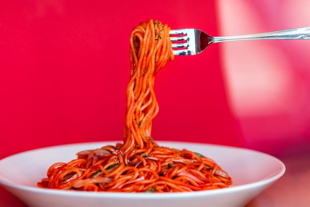 Pasta di pomodori, quinoa e carciofi