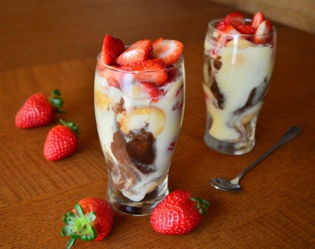 Yogurt con fragole e Nutella