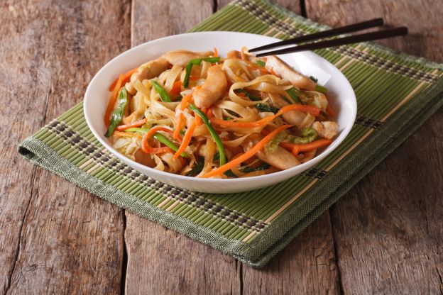 Tagliatelle con pollo (Chow mein - ricetta cinese)