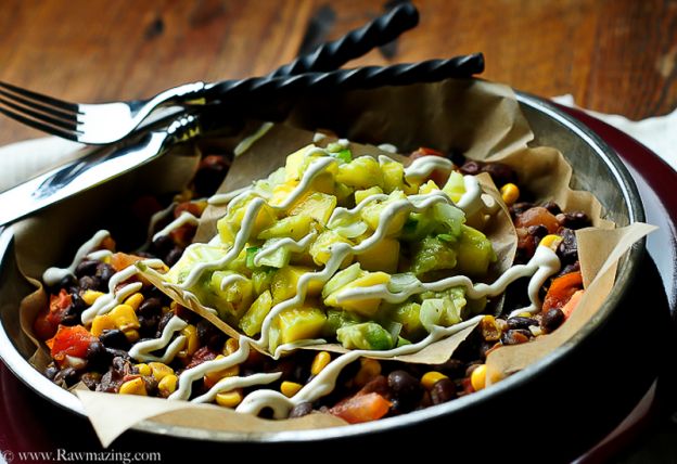 Fagioli neri con salsa di mango e crema di lime