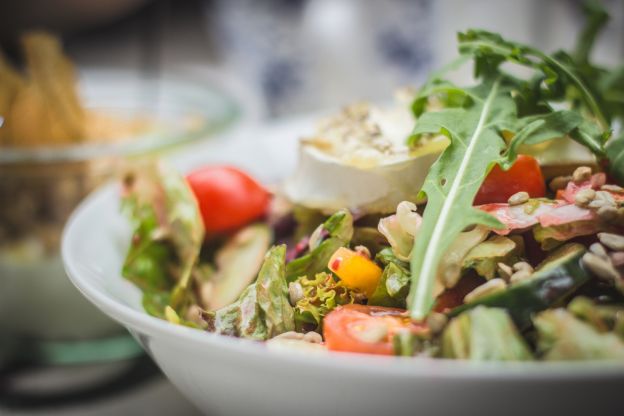 Insalata con formaggio di capra