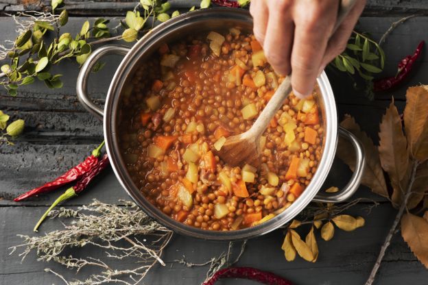 Salate durante la cottura delle lenticchie o di altri legumi