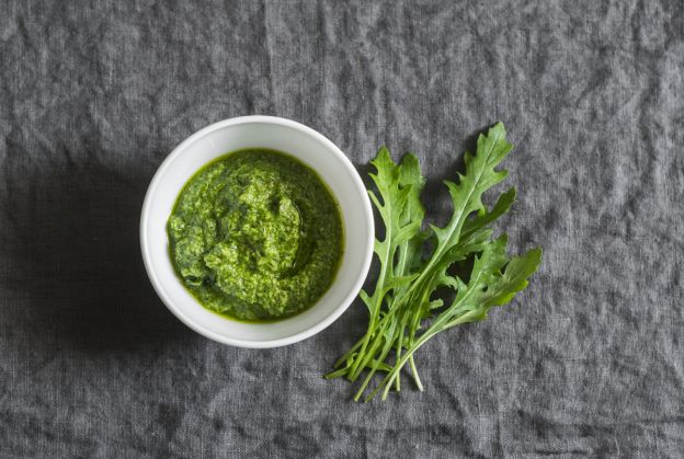 Farfalle al pesto di rucola e mandorle