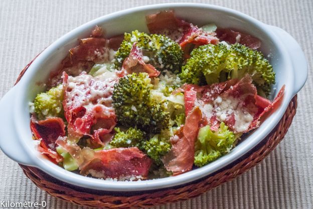 Broccoli con prosciutto fritto