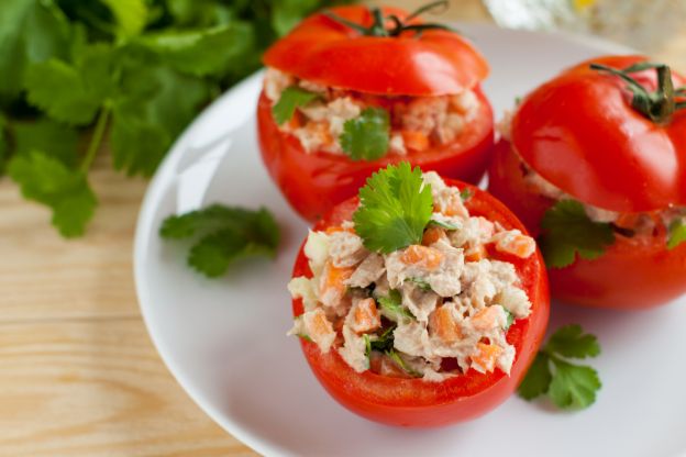 Pomodori ripieni di insalata di tonno