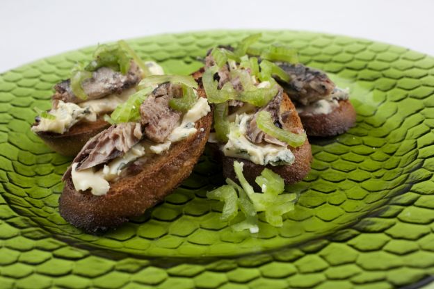 Tartine di aringa affumicata e mousse di finocchio