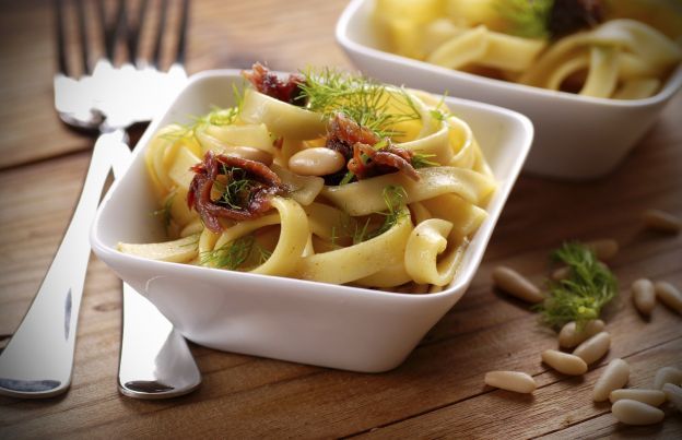 8. Pasta con acciughe, pinoli ed aneto