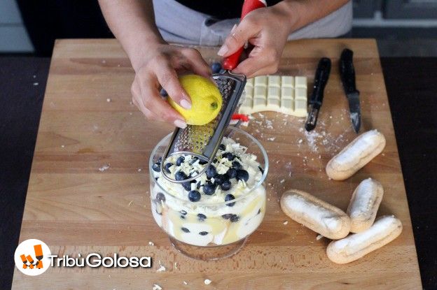 Aggiungete la scorza di limone