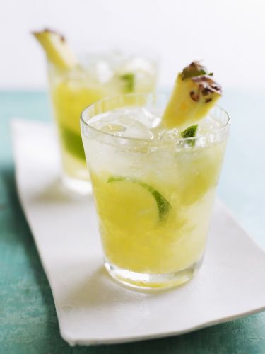 Sangria con ananas e cocco