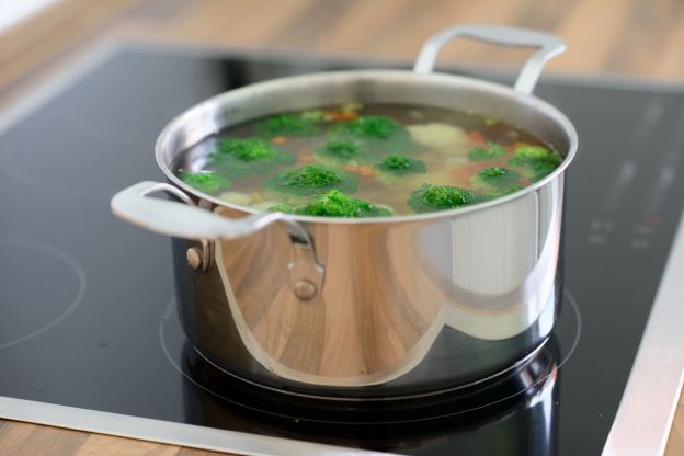 Cuocere le verdure in acqua bollente