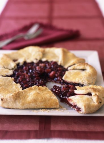 Crostata con ciliegie e ribes rosso