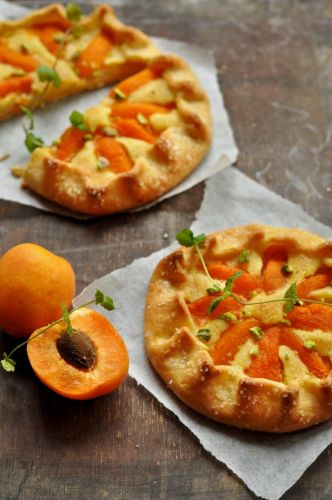 Crostata alle albicocche e pistacchi