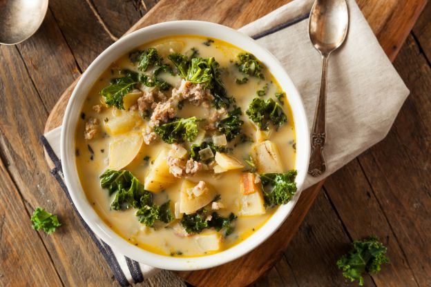 Zuppa di cavoli e patate con carne macinata