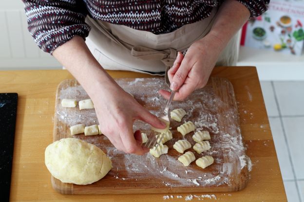 Preparazione degli gnocchi