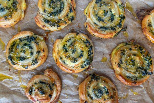 Involtini di pasta sfoglia con bietole e formaggio di capra