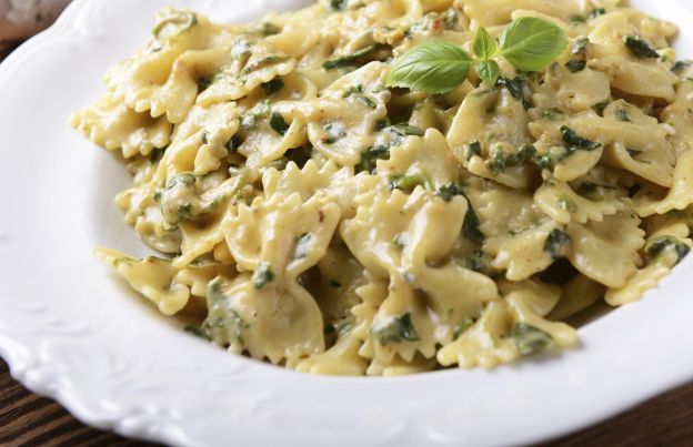 9. Farfalle al pesto di rucola e mandorle