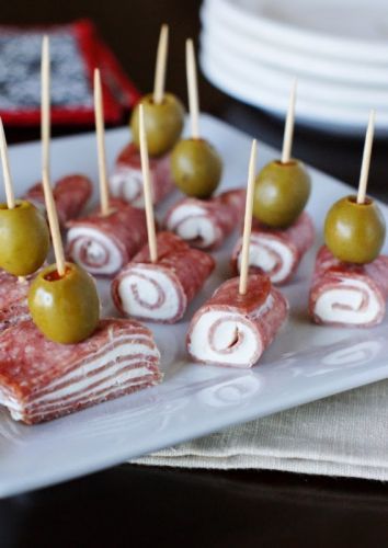 Involtini di formaggio cremoso e salame