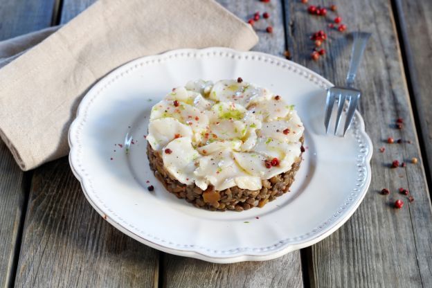 5. Carpaccio di capesante con lenticchie verdi