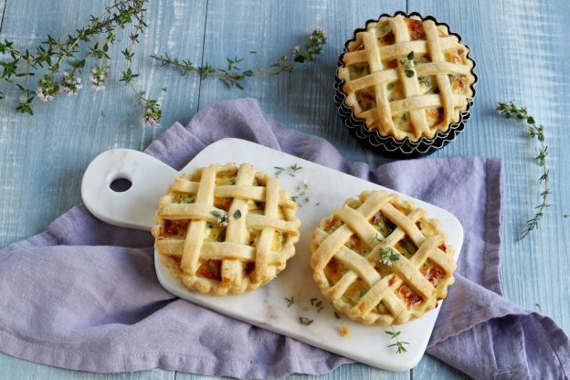 Tartelette alla ricotta, mortadella ed asparagi