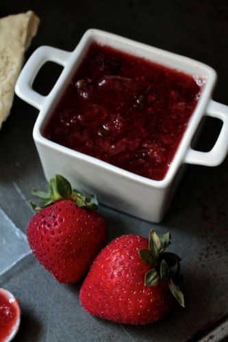 Confettura di fragole e basilico