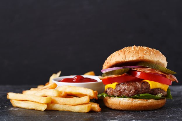 Alimenti che NON fanno bene - 5. Hamburger e patatine