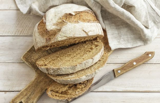 tartina all'avocado con pane integrale