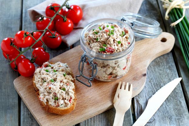 Tartine con crema al tonno