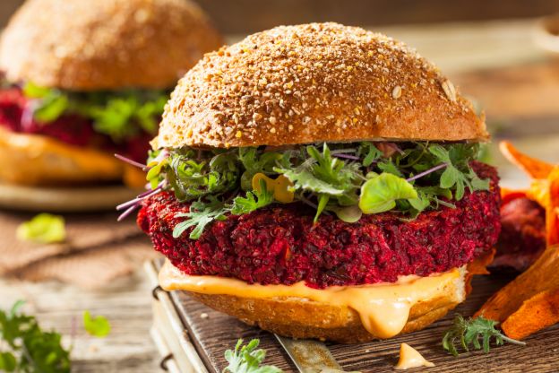 Hamburger vegetariano con tortino di barbabietola