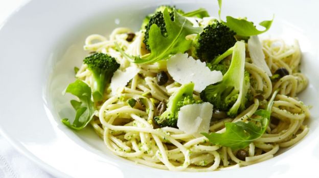 Pasta al pesto con broccoli