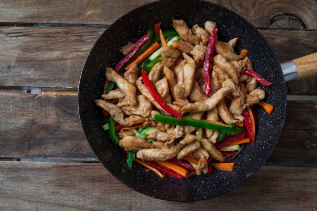 Petto di pollo saltato con verdure