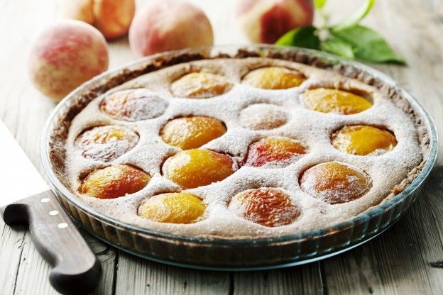 Crostata di pesche intere