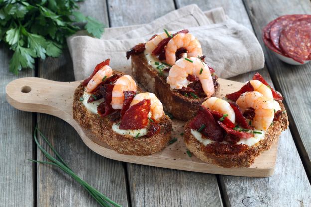 Toast di gamberi e chorizo