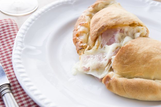 4. Calzone al prosciutto cotto e mozzarella